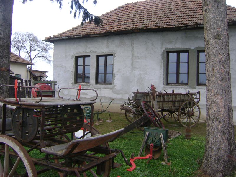 Fájl:Magyardombegyhaz patocs iskola.jpg