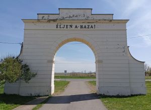 A diadalív hátoldala
