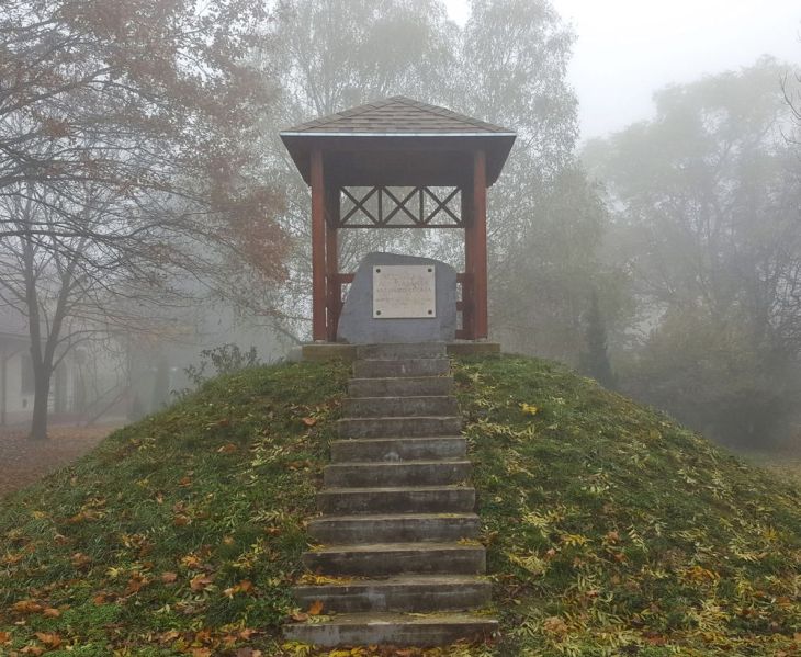 Fájl:Telekgerendas kozsegalapitas emlekmu 01.jpg