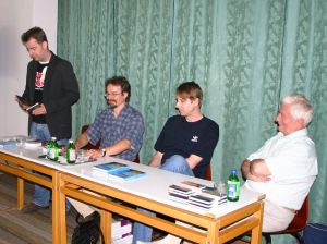 Grecsó Krisztián, Elek Tibor, Kiss Ottó és Banner Zoltán a könyvtárban (2007)
