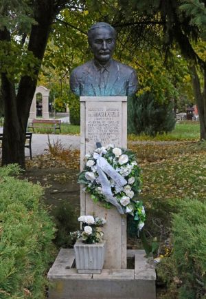 Gadoros hidasi laszlo szobor.jpg