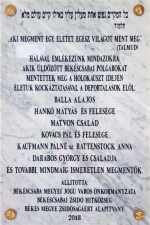 Bekescsaba zsido csaladok megmentoi emlektabla.jpg