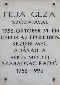 Emléktábla az épület falán
