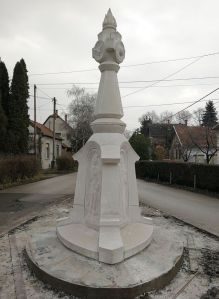 Bekescsaba szentharomsag oszlop 02.jpg