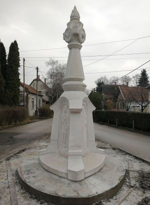 Bekescsaba szentharomsag oszlop 02.jpg