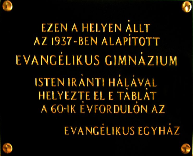 Fájl:Oroshaza evangelikus gimnazium emlektabla.jpg