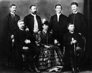 A Kemény testvérek. Balról áll: „tudós” Kemény Pál, Mihály,, János, Károly, ülnek: Lajos, Mária, Samu