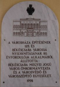 Városháza építésének és Békéscsaba várossá nyilvánításának emléktáblája