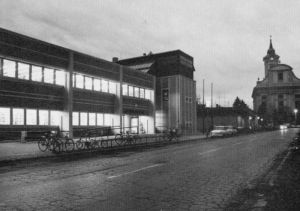 A Békés Megyei Könyvtár új épülete 1985-ben