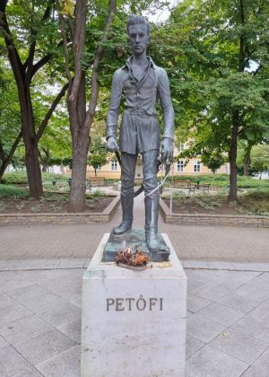 Gyula petofi sandor szobor.jpg
