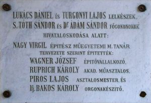 Emléktábla az mezőtúri újvárosi református templom falán