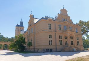 A kastély nyugati oldala