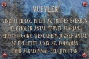 Ujkigyos vincellerhaz emlektabla 01.jpg