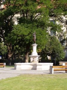 Halászlányos kút (2004)