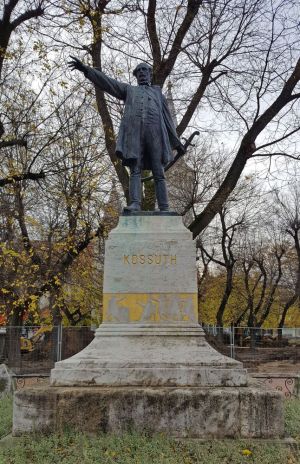 Oroshaza kossuth szobor 01.jpg