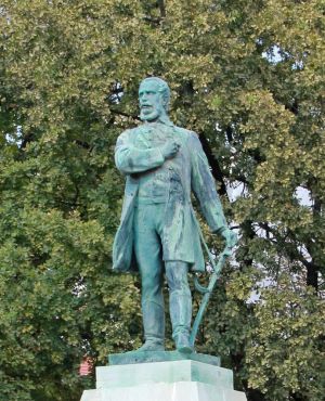 Bekescsaba kossuth szobor 01.jpg
