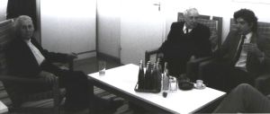 A Püski házaspár és Szeredi Pál irodalomtörténész a Békés Megyei Könyvtárban, a kiadót bemutató kiállítás megnyitója előtt (1991. március 27.)