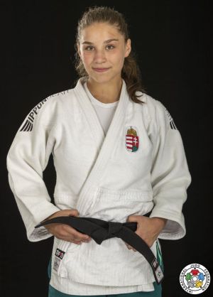 Ozbas szofi 01.jpg